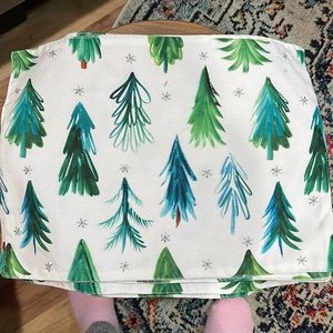 Set of 6 NWT winter placemats. White background. Green trees.